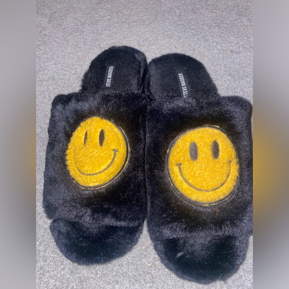 Steven Madden Black Fluffy Smile Face Slippers Women | Steven Madden | US L - Picture 2 of 7